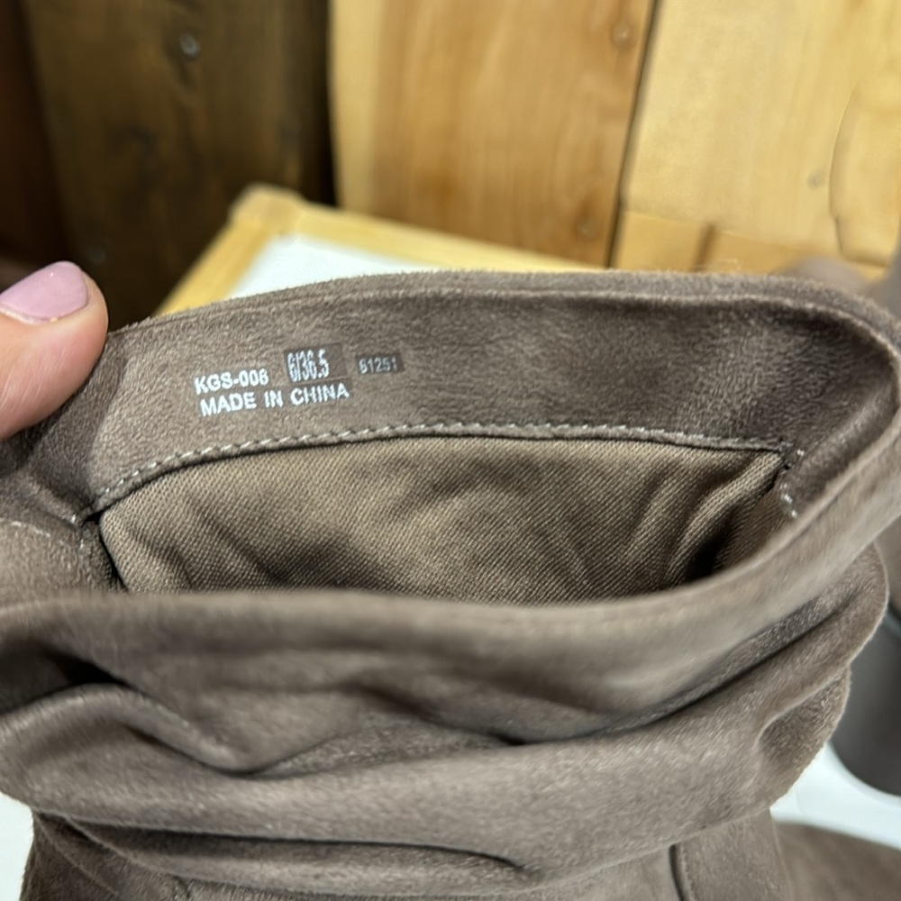 Brown suede boots - Picture 4 of 6